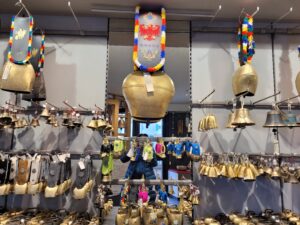 Cencerros en una tienda de Austria-Lali Ortega Cerón